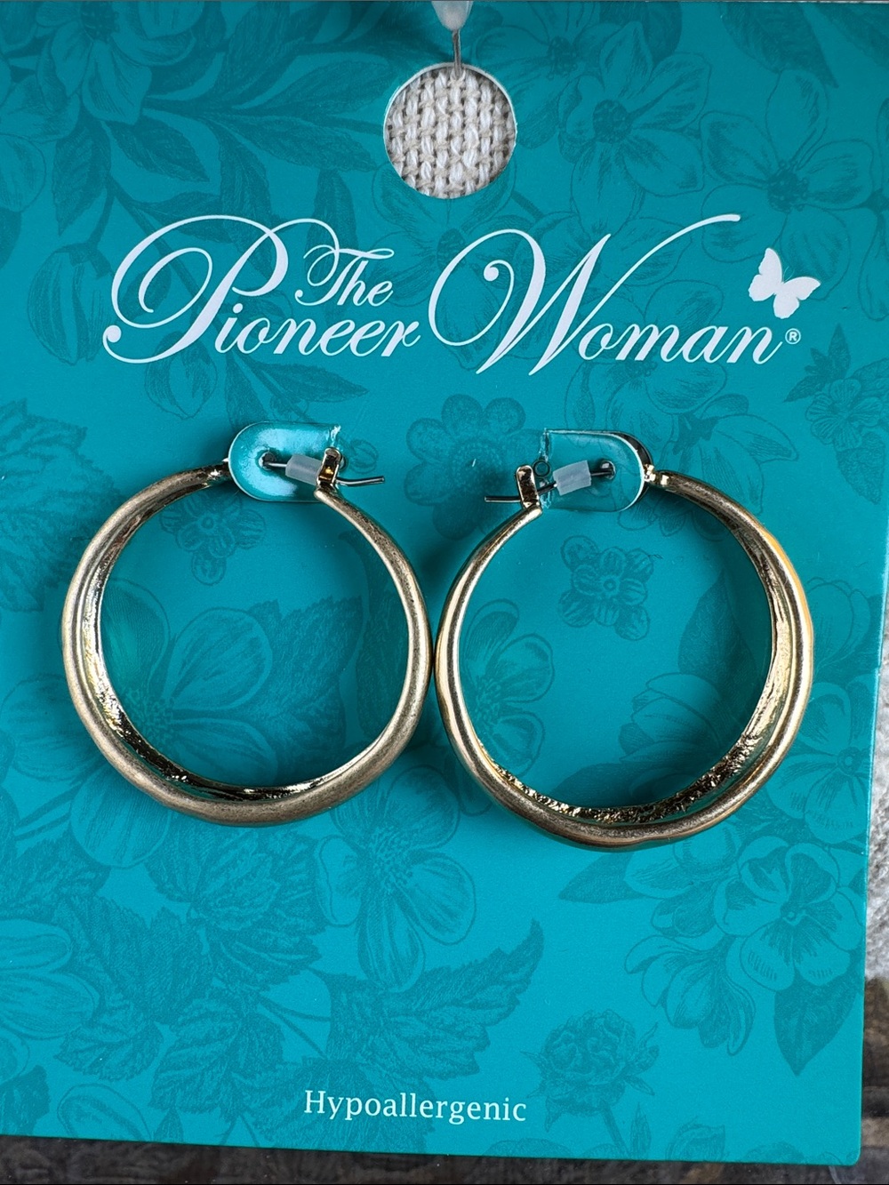 0659-The Pioneer Woman Gold Textured Hoop Earrings‎